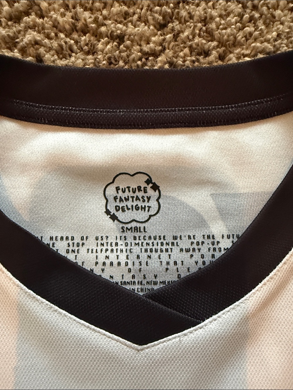 Adult Long-Sleeve Graphic Top in White & Green,adult small Area 51 novelty tee. - Picture 2 of 5